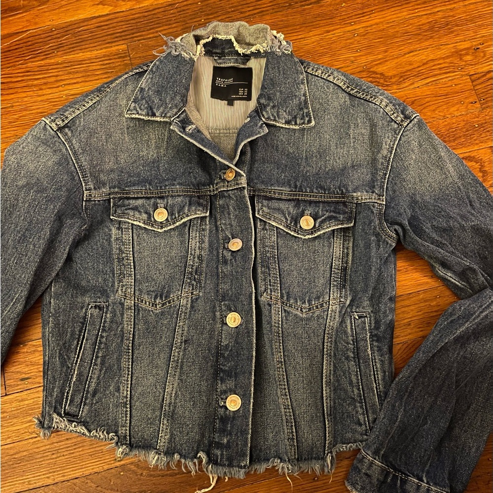 Distress denim jacket with a ripped collar
